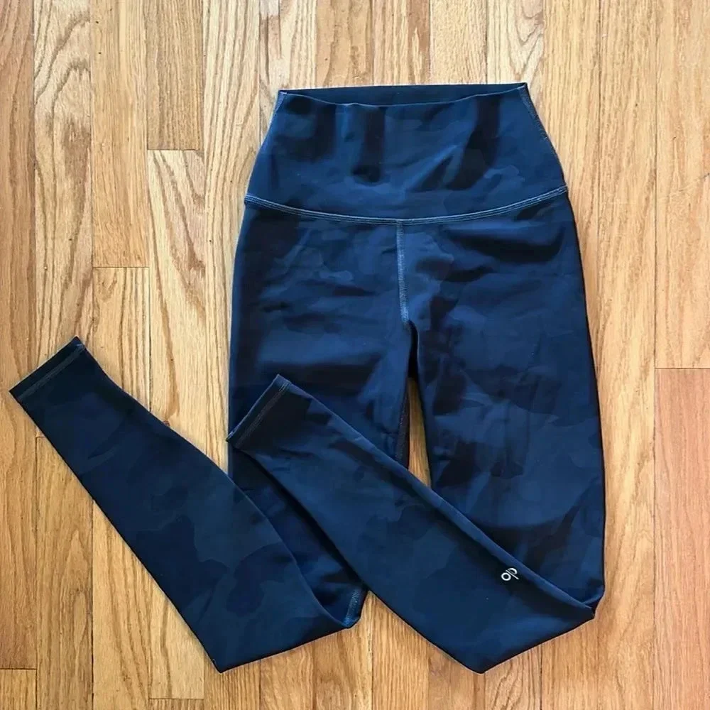 Alo yoga sz XS leggings black grey camo great pre owned condition like new